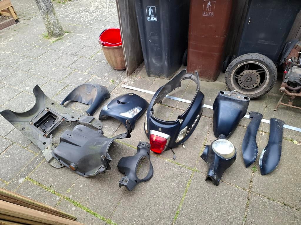 sym fiddle 2 kappenset mat blauw, Fietsen en Brommers, Ophalen, Gebruikt, SYM