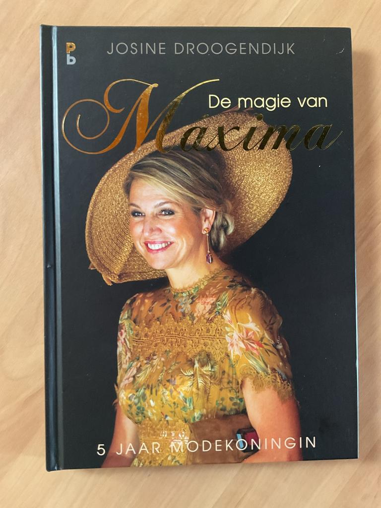 De magi van Maxima   5 jaar modekoningin  (2018 ), Ophalen of Verzenden, Zo goed als nieuw, Tijdschrift of Boek
