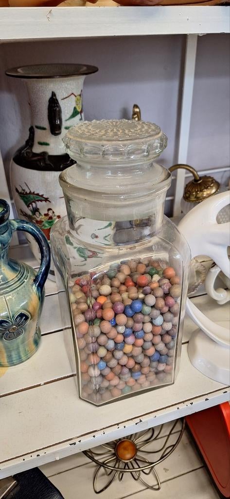 Vintage Glazen Pot met Kleurrijke Knikkers, Antiek en Kunst, Curiosa en Brocante, Ophalen of Verzenden