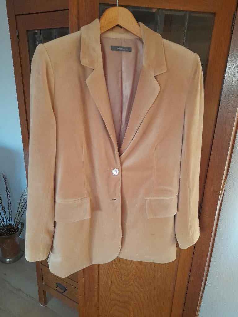 chigue velours/fluweel colbert beige zandkleurig mt 40, Ophalen of Verzenden, Zo goed als nieuw, Maat 38/40 (M), Beige