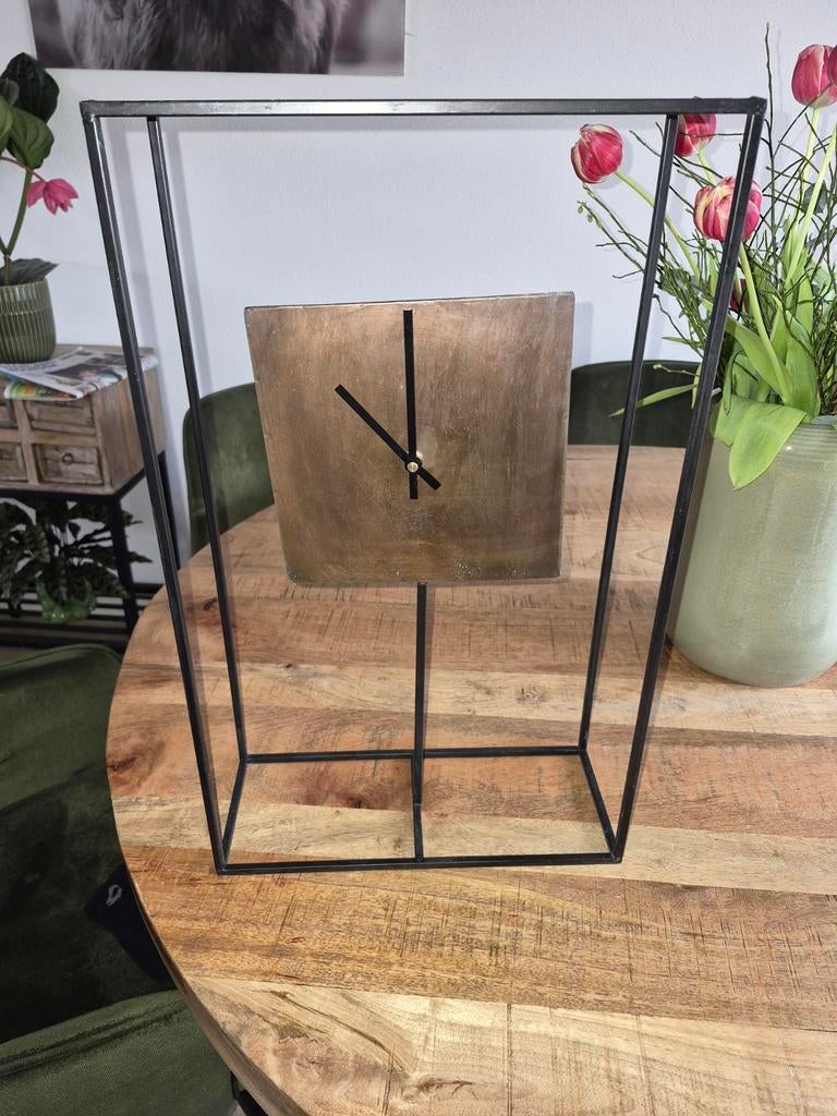 Klok brons/zwart metaal, Huis en Inrichting, Woonaccessoires | Klokken, Ophalen, Wandklok