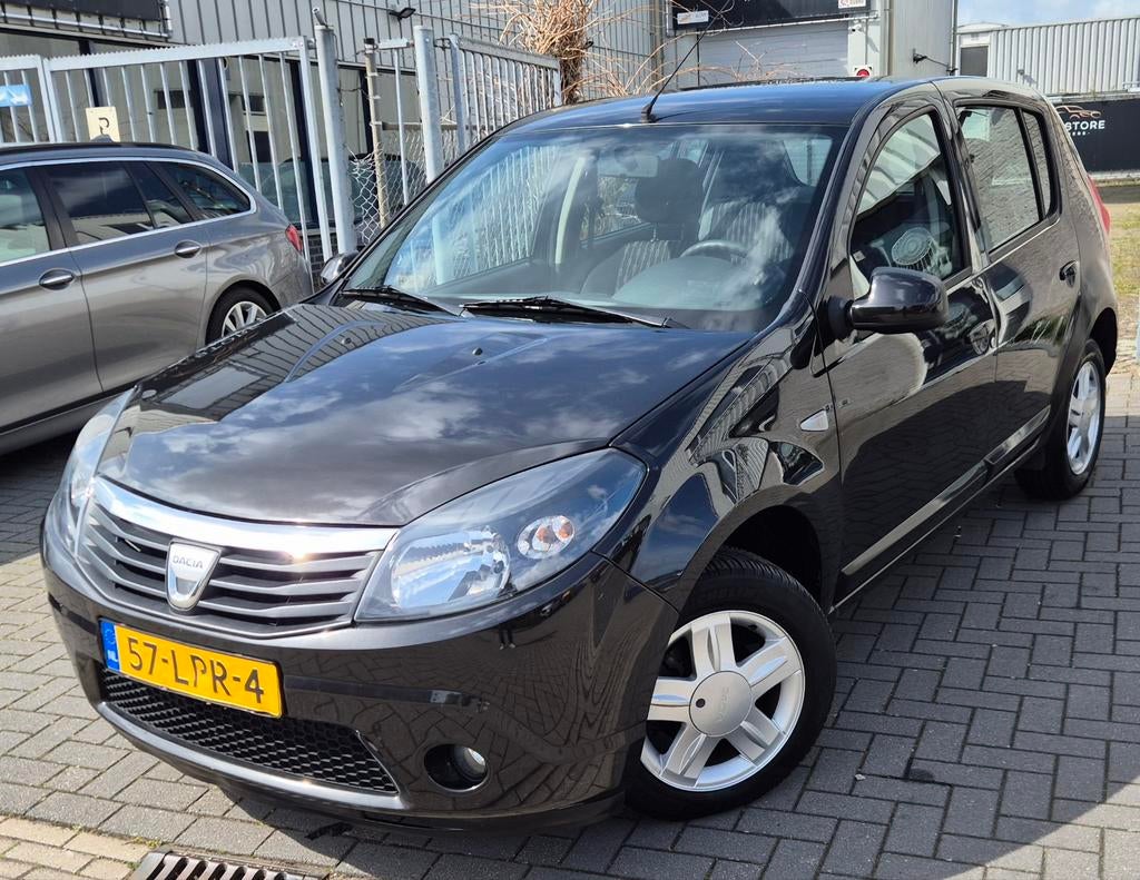 Dacia Sandero 1.2 16V 2010 Zwart *NIEUWE APK*LM VELGEN*, Voorwielaandrijving, 74 pk, 31 €/maand, Zwart