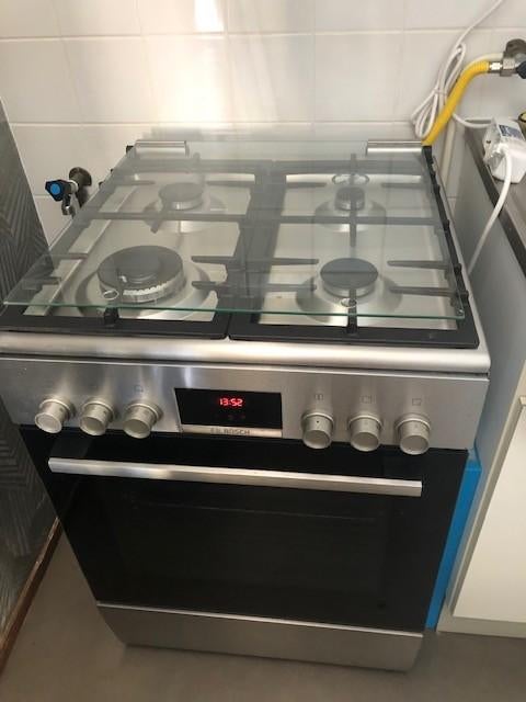 Bosch gasfornuis, Witgoed en Apparatuur, Fornuizen, Ophalen, 4 kookzones, Zo goed als nieuw, Gas