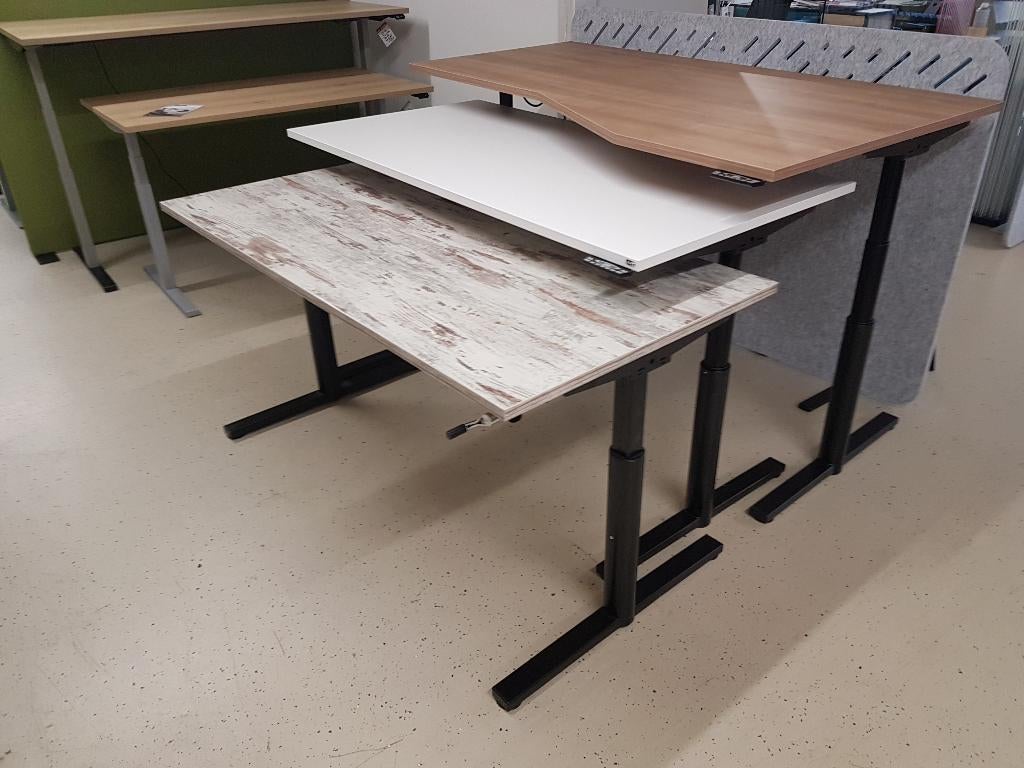 Bureaus zit/sta elektrisch verstelbaar, Ophalen of Verzenden, Elektrisch, Zo goed als nieuw