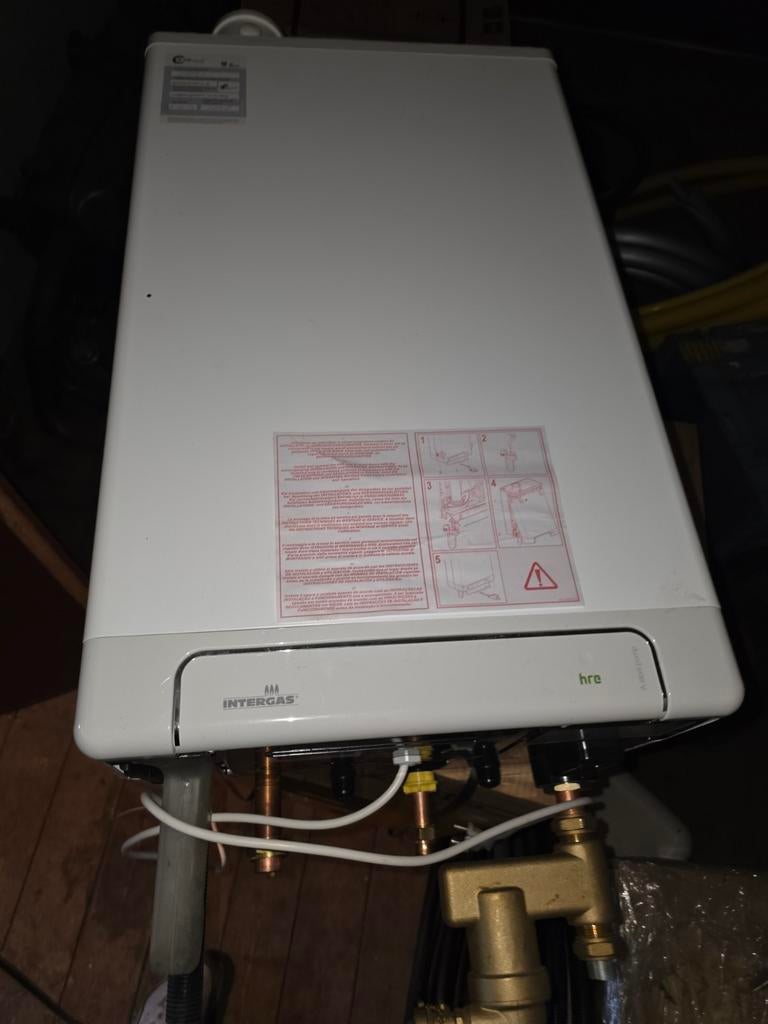Intergas solo ketel hre 30 a van 2021 graag normaal bieden !, Minder dan 20 liter, Ophalen of Verzenden, Geiser, Minder dan 3 jaar oud