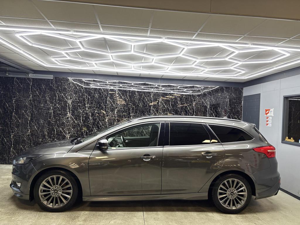 Ford Focus Wagon 1.0 Titanium st line, Gebruikt, Euro 6, Handgeschakeld, 1216 kg