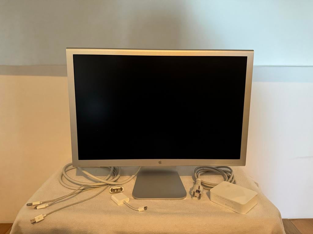 Apple Cinema Display 23" HD Monitor (M9178LL/A), Computers en Software, Monitoren, Kantelbaar, Ophalen of Verzenden, Onbekend