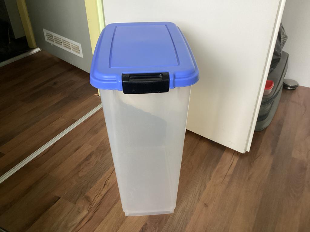 Grote voerton / voercontainer  40 ltr., Dieren en Toebehoren, Ophalen of Verzenden, Hond