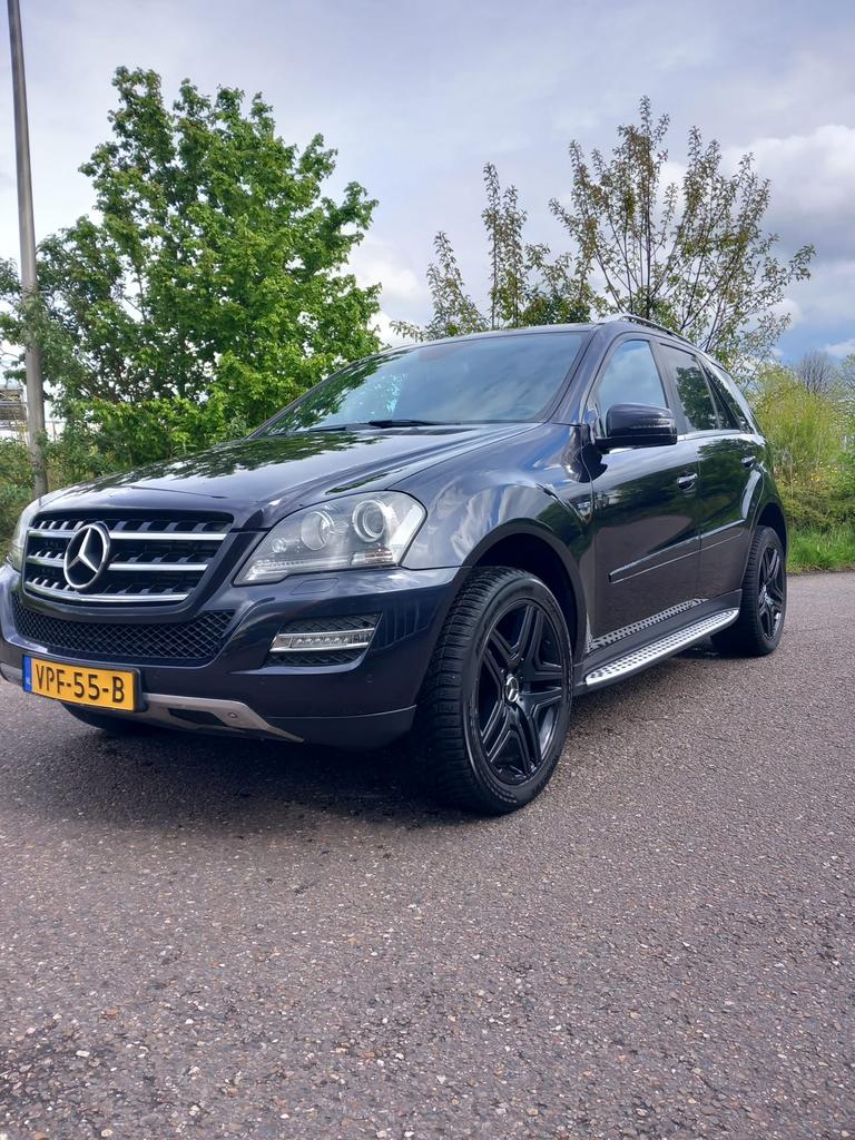 Mercedes-Benz ML 300 grijs kenteken in zeer nette staat !, Auto's, Bestelauto's, Automaat, Automatische klimaatregeling, Zwart