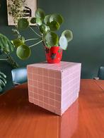 Roze Tegel Kubus Bijzettafel / Plantentafel (2 stuks), Huis en Inrichting, Tafels | Bijzettafels, Ophalen, Minder dan 55 cm, Gebruikt