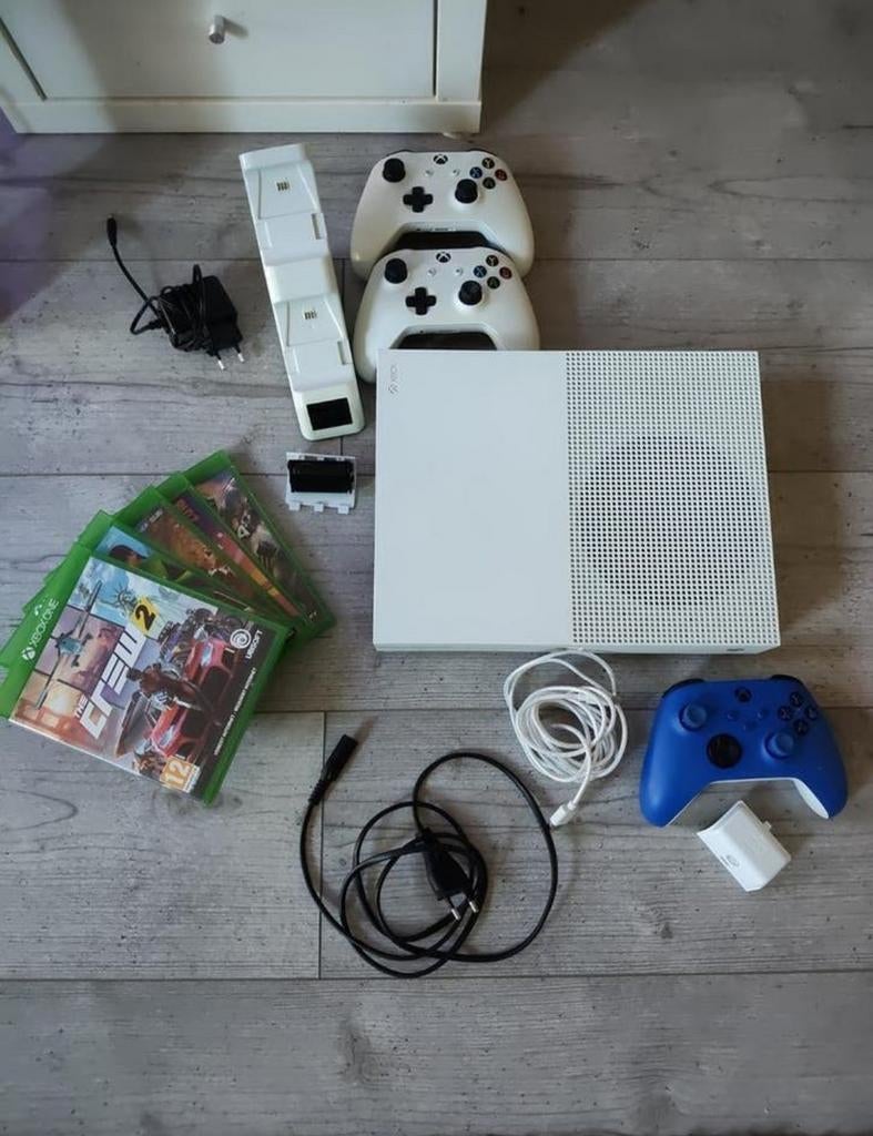 Xbox one S met controllers en spellen!, Spelcomputers en Games, Spelcomputers | Xbox One, Ophalen, 500 GB, Met 2 controllers