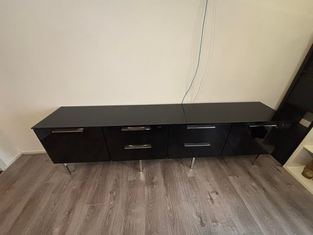 Zwarte hoogglans dressoir last, Ophalen, Zo goed als nieuw, 200 cm of meer, Modern