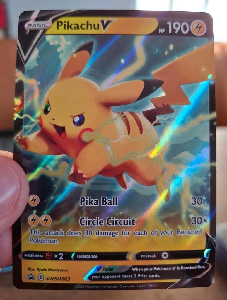 Pikachu V SWSH063 Promo, Ophalen of Verzenden, Zo goed als nieuw, Losse kaart, Foil