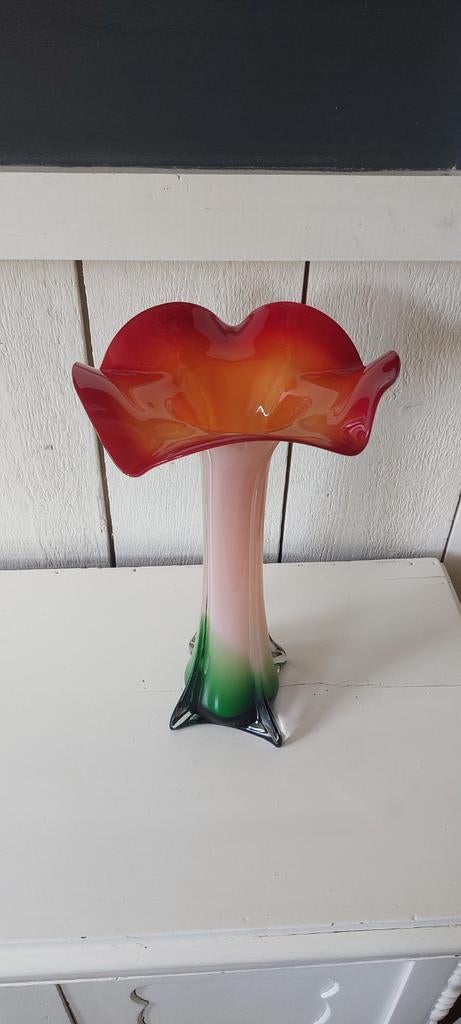 Kunst vaas van glas in vorm van bloem geblazen glazen vaas, Antiek en Kunst, Ophalen of Verzenden