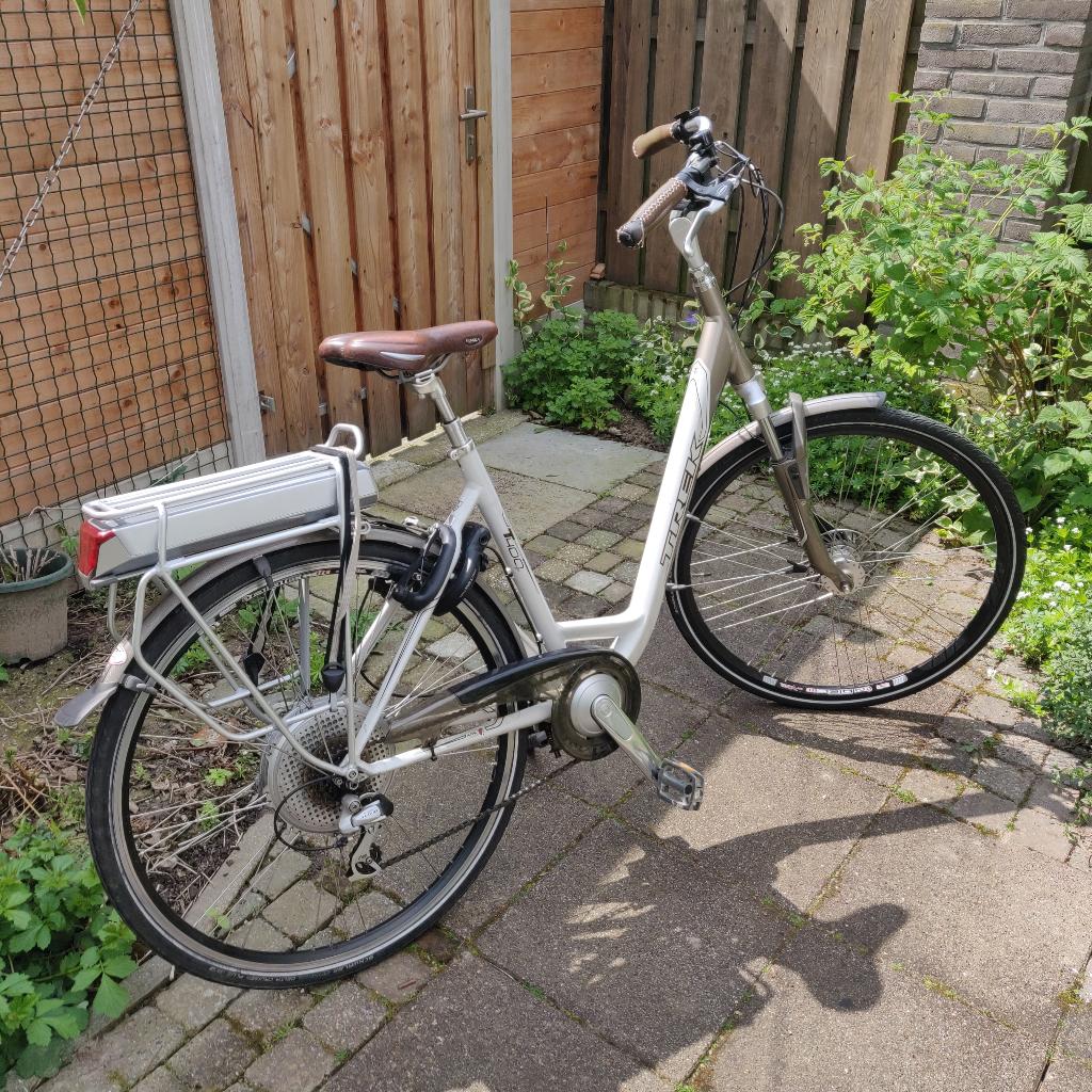 e-bike. OPKNAPPER of voor onderdelen. Trek Navigator T400+, Fietsen en Brommers, Minder dan 30 km per accu, Gebruikt, 47 tot 51 cm