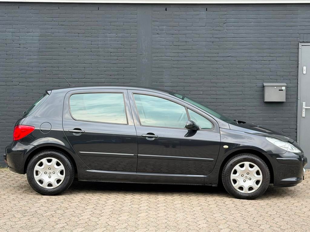 Peugeot 307 1.4-16V XS AIRCO CRUISE TREKHAAK NW APK, Auto's, Voorwielaandrijving, Zwart, 4 cilinders, 620 kg