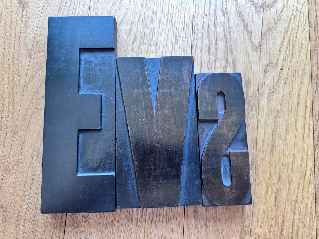 Antieke Houten Drukletters - E, V, 2, Ophalen of Verzenden