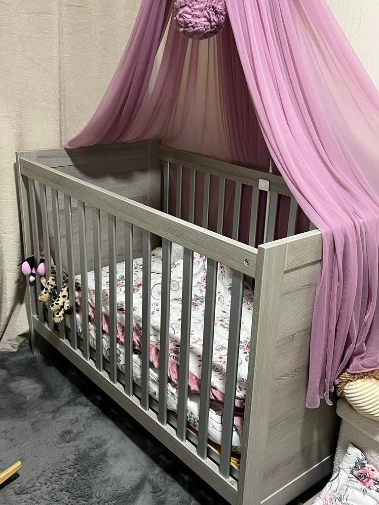 Complete Babykamer: Ledikant, Commode en Kledingkast, Kinderen en Baby's, Kinderkamer | Complete kinderkamers, Ophalen, Gebruikt