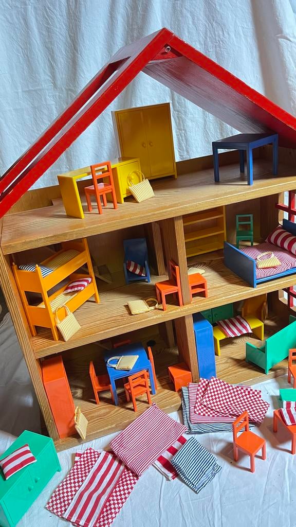 Groot Poppenhuis met complete IKEA meubelset, Ophalen, Gebruikt, Poppenhuis