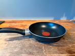 Kleine anti-aanbak koekenpan (Tefal stijl) met warmte-indica, Ophalen of Verzenden, Gebruikt, Aluminium, Koekenpan of Braadpan