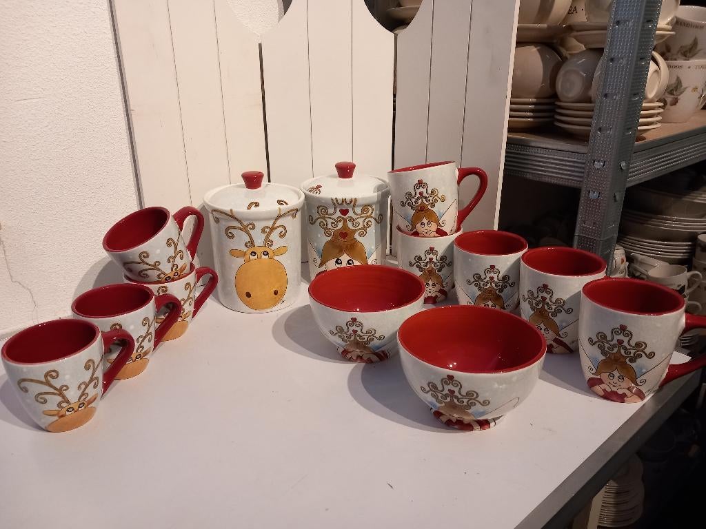 Jet kerstservies mokken en voorraadpotten, Huis en Inrichting, Keuken | Servies, Zo goed als nieuw, Kop(pen) en/of Schotel(s)