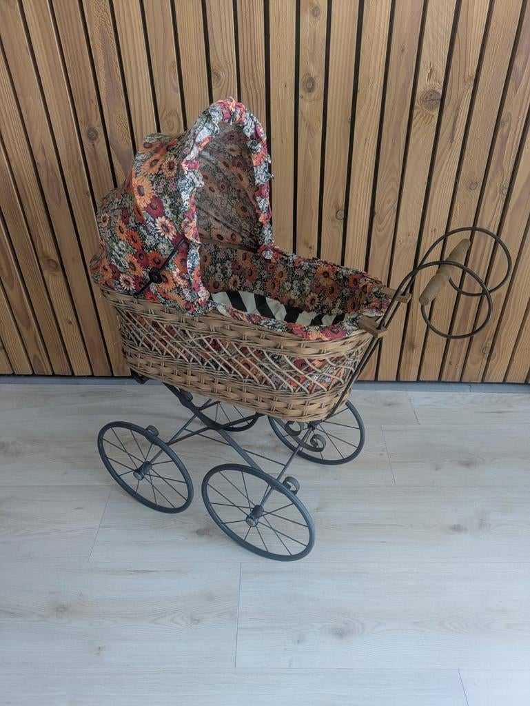 Vintage rotan poppenwagen met bloemenprint, Ophalen, Gebruikt, Kinderwagen, Overige merken