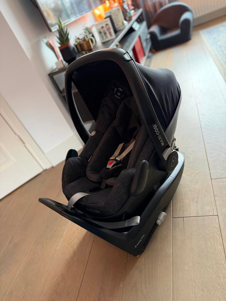 Maxi-Cosi Pebble met 2wayFix Isofix base, Kinderen en Baby's, Autostoeltjes, Ophalen, Gebruikt, Isofix, 0 t/m 13 kg
