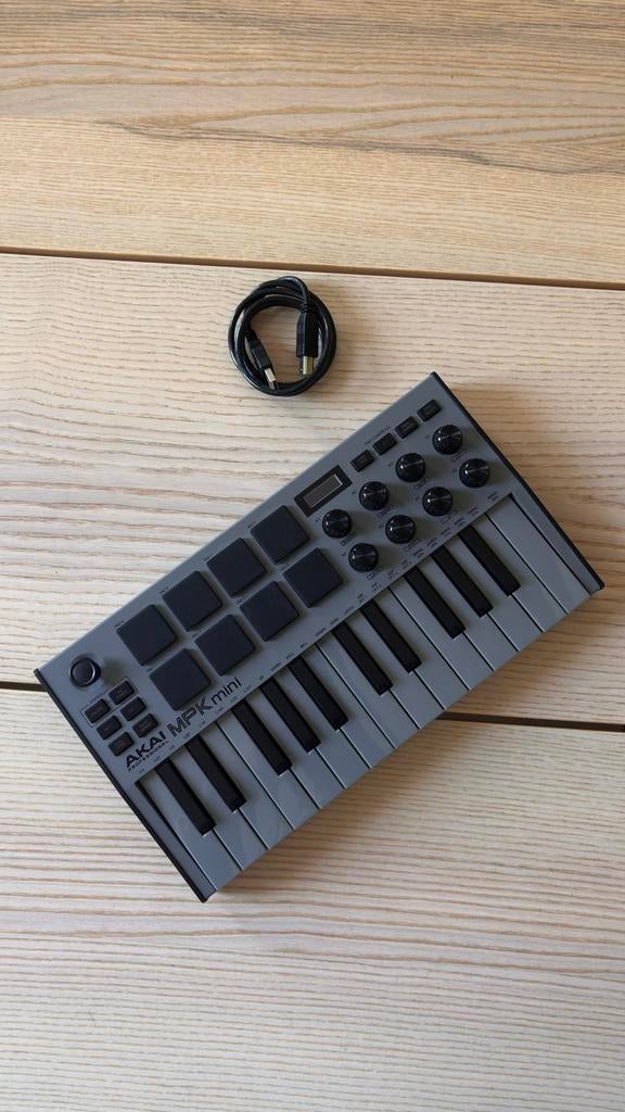 Akai MPK Mini MIDI Keyboard Grey Edition, Muziek en Instrumenten, Keyboards, Overige aantallen, Zo goed als nieuw, Aanslaggevoelig