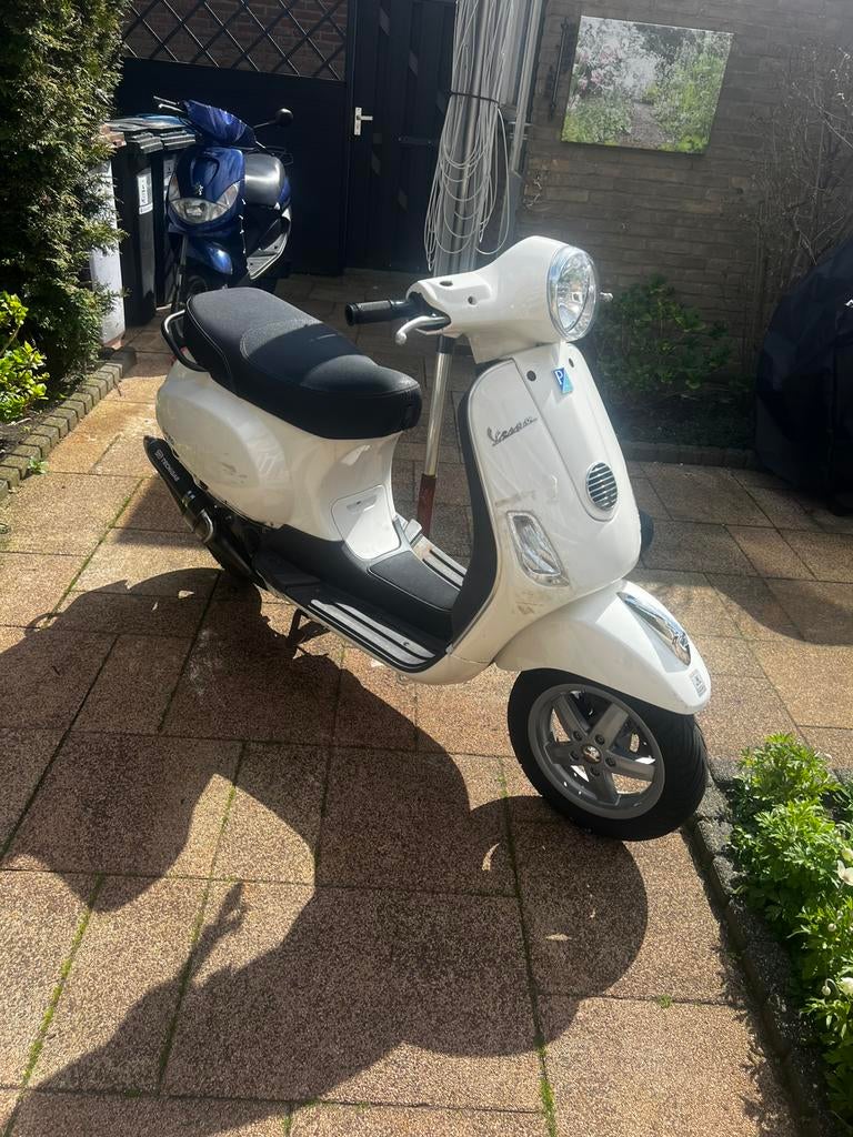 Vespa lx50 2 tak, Fietsen en Brommers, Scooters | Vespa, Ophalen, Maximaal 45 km/u, Zo goed als nieuw, Benzine