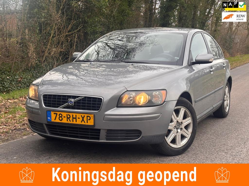 Volvo S40 1.8 Momentum | Airco + Cruise |, Auto's, Volvo, Voorwielaandrijving, 125 pk, Gebruikt, 4 cilinders