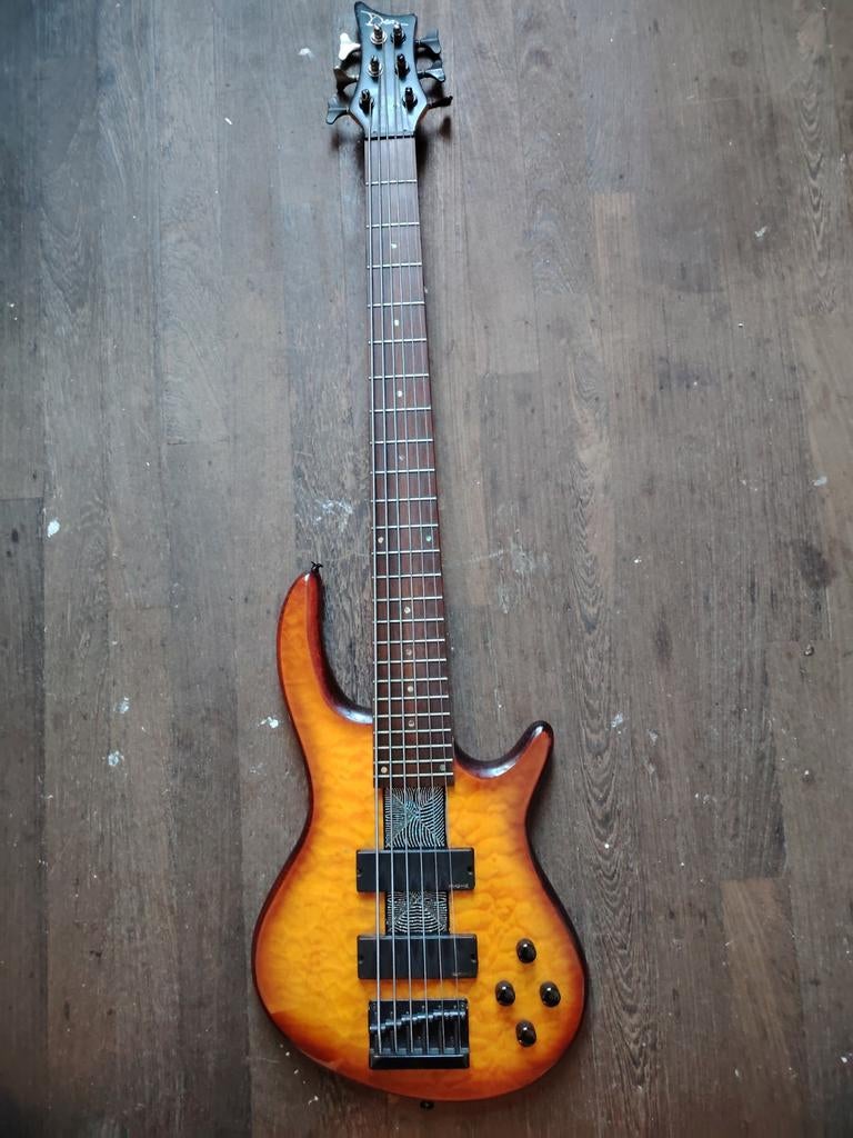 Dean Edge Q6 6-snarige basgitaar, Muziek en Instrumenten, Snaarinstrumenten | Gitaren | Bas, Ophalen, Gebruikt, Elektrisch, 6-snarig