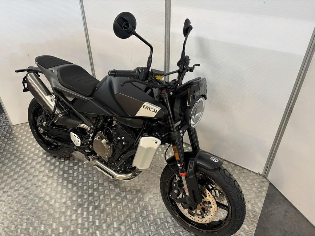 Husqvarna SVARTPILEN 801 (bj 2026), Motoren, 2 cilinders, Bedrijf, Onbekend, Meer dan 35 kW