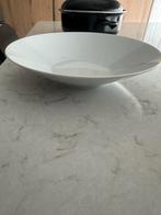Grote witte schaal - perfect voor salades of fruit, Porselein of Keramiek, Schaal, Rond, Ophalen of Verzenden