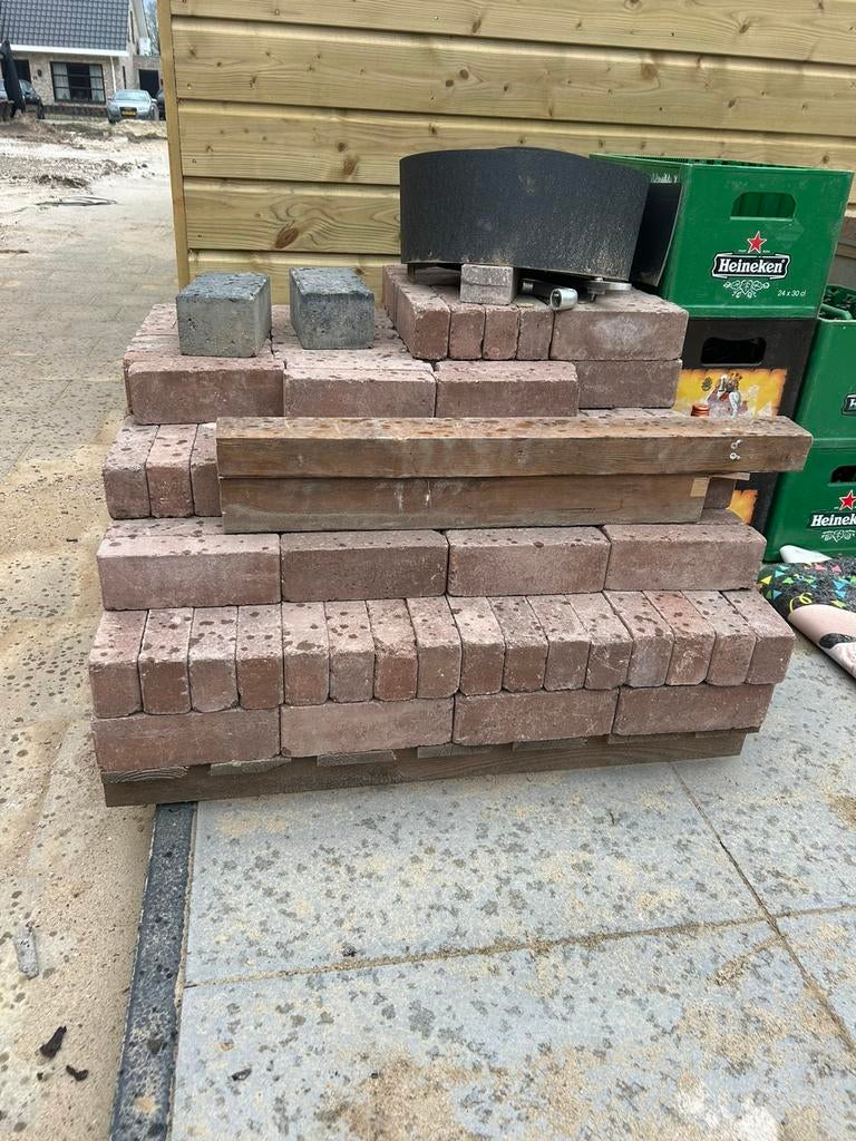 Waaltjes +- 2,5 m2 & 6x 60x60 betontegels, Ophalen, Zo goed als nieuw, Beton, Terrastegels