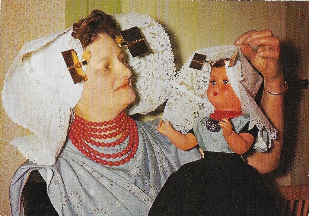 Zeeland Klederdracht Gelopen Ansichtkaart (4029), Ophalen of Verzenden, 1980 tot heden, Gelopen, Zeeland