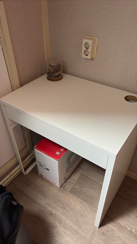 Ikea bureau, Ophalen, Zo goed als nieuw