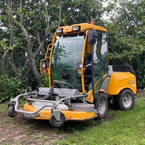 Gazonmaaier STIGA Titan 32H Frontmaaier AIRCO Diesel maaier, Stiga, Zo goed als nieuw, Versnellingen, Ophalen of Verzenden