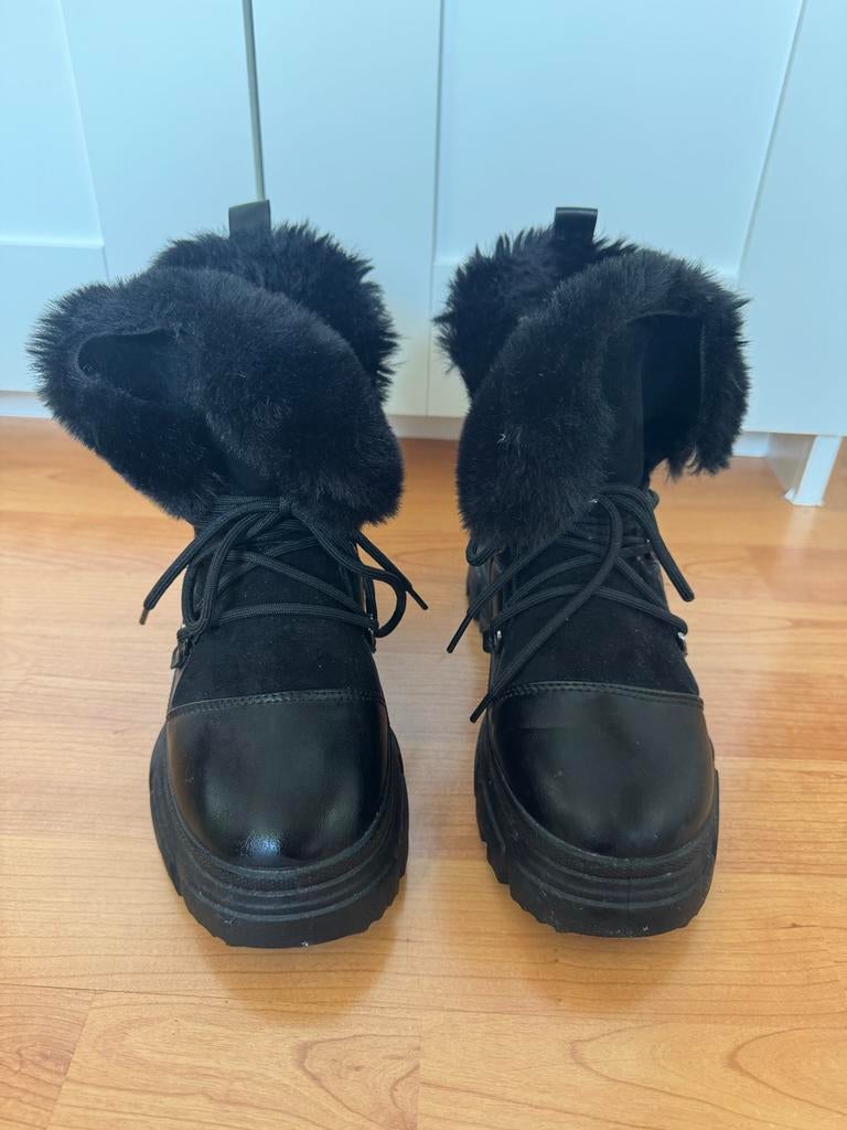 Dames Gevoerde Sneakers Maat 38 met Veters, Kleding | Dames, Zwart, Ophalen of Verzenden, Sneakers of Gympen, Gedragen