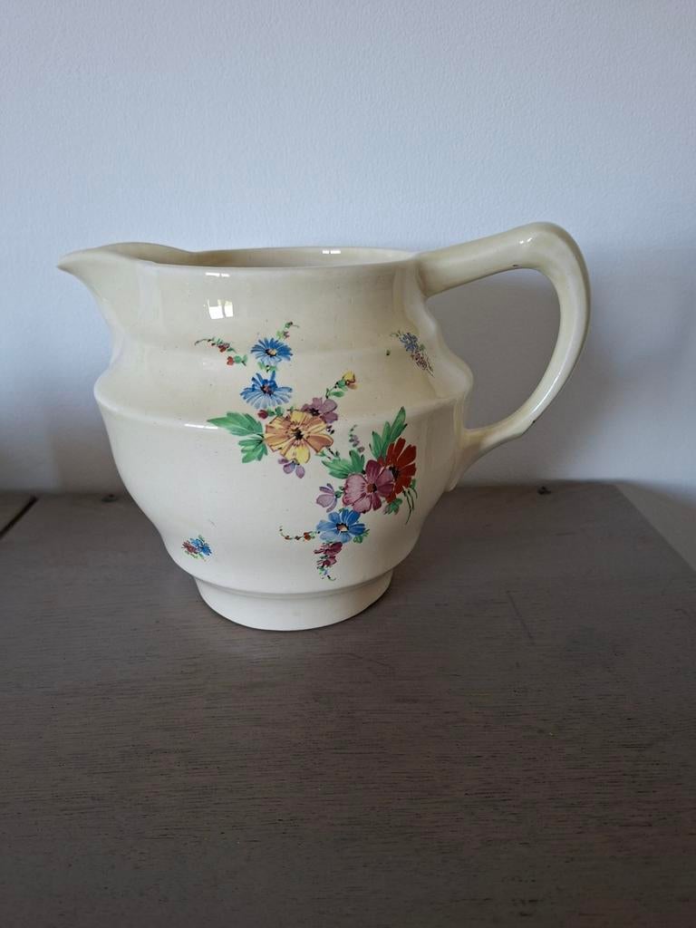 Porseleinen melkkan met bloemdecoratie, Ophalen of Verzenden