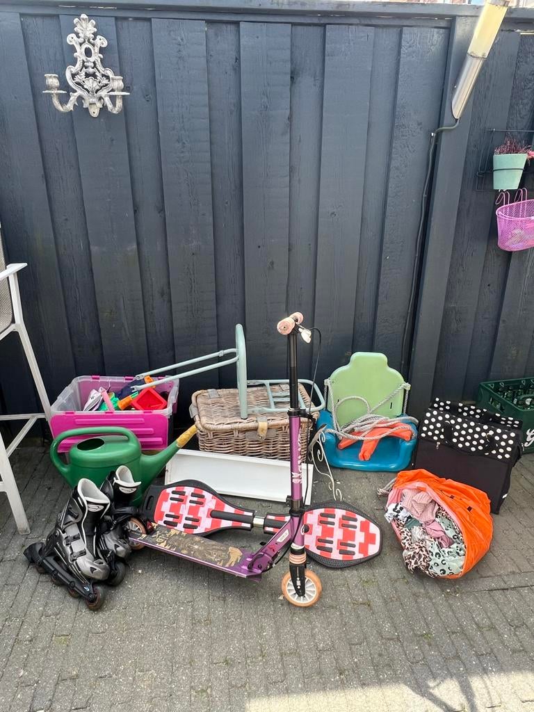 Gratis ophalen: Skeelers, Waveboard, Schommel, Fietsrek & me, Ophalen, Gebruikt, Schommel