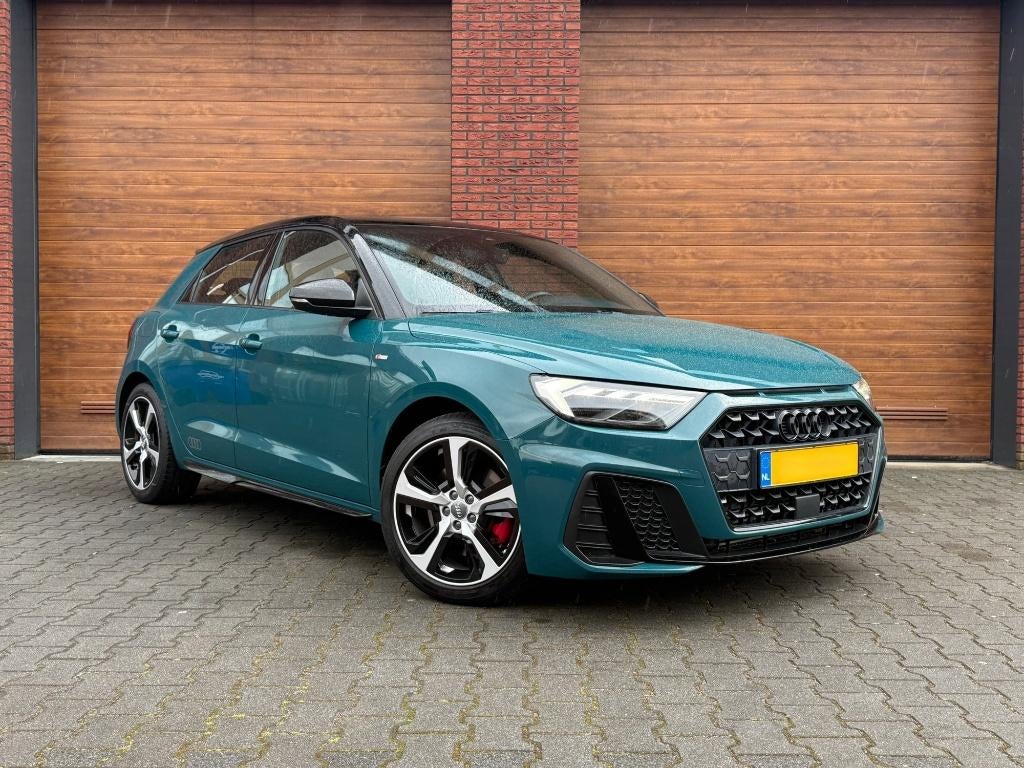 Audi A1 40 TFSI | 3x S-Line | Automaat | Tioman Green | Full, Auto's, Audi, A1, Zwart, 4 cilinders, 1984 cc