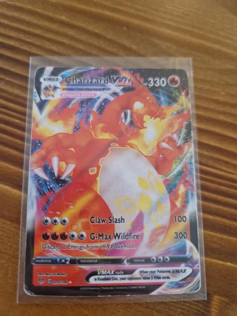 Beschadigde Charizard VMAX Pokémon kaart, Hobby en Vrije tijd, Verzamelkaartspellen | Pokémon, Ophalen of Verzenden, Zo goed als nieuw