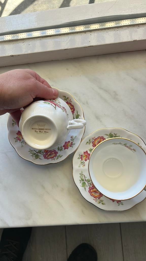 Royal Ascot fine bone china, Ophalen