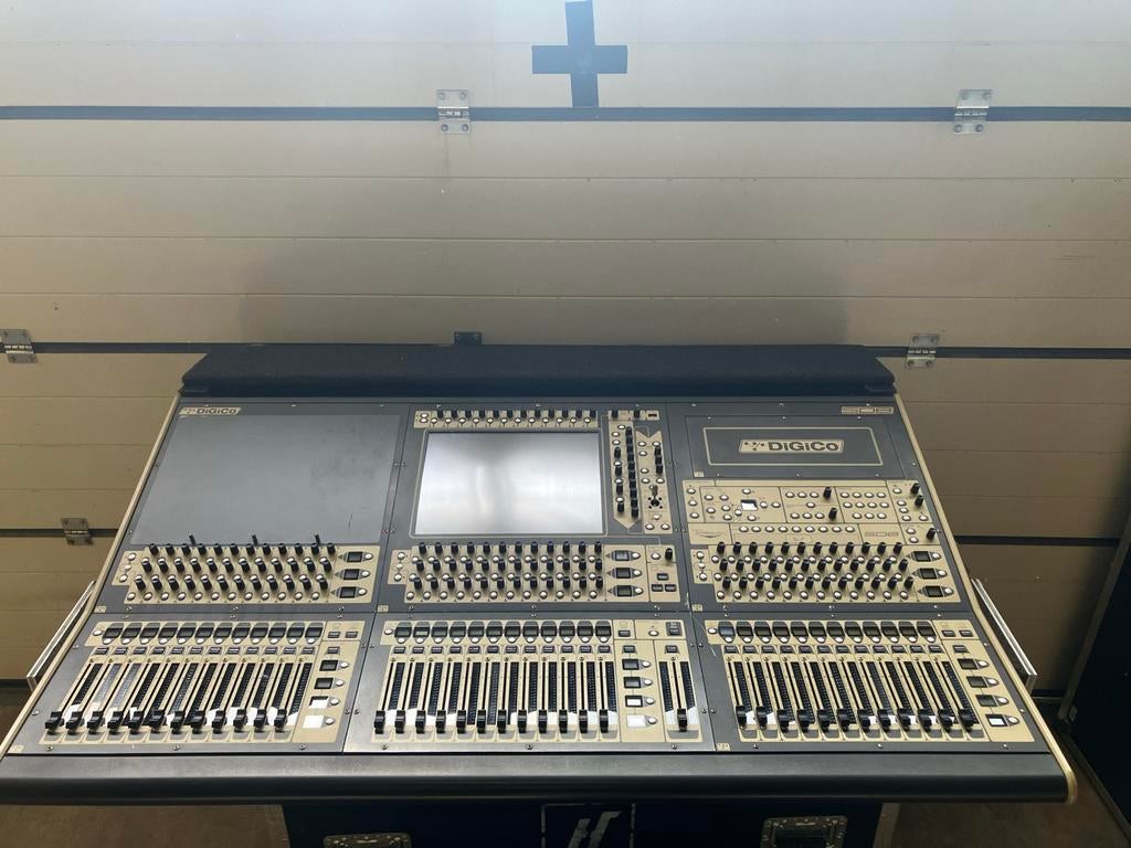 Digico SD8 mengpaneel in flightcase, Ophalen, Gebruikt, 20 kanalen of meer