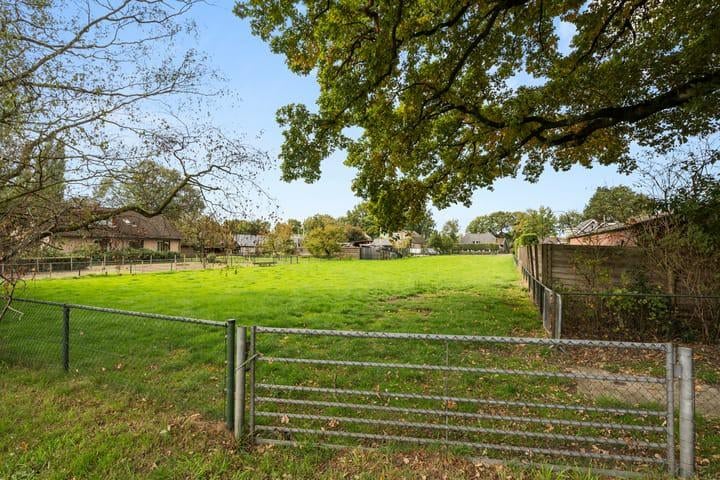 Weiland te huur met klein stalletje