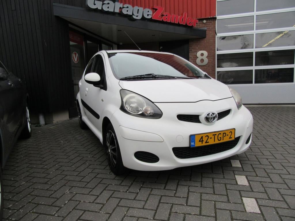 Toyota Aygo 1.0-12V Comfort Navigator, Voorwielaandrijving, Euro 5, Stof, Gebruikt