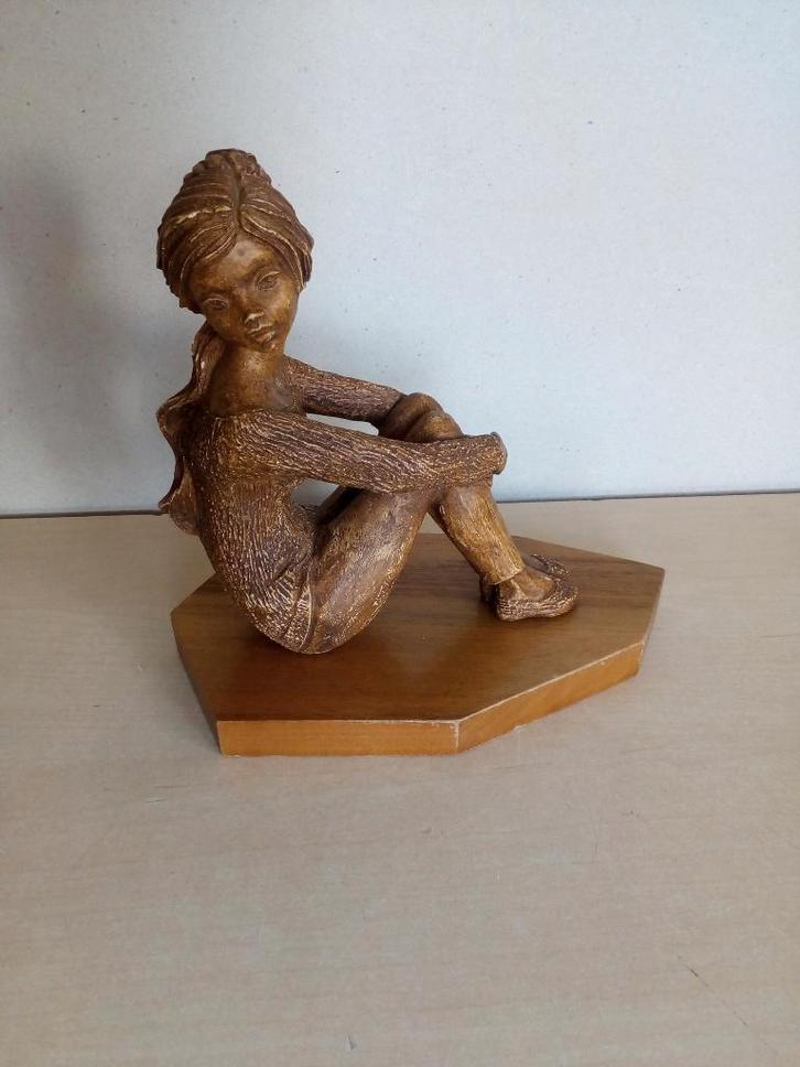 Vntage beeldje. Meisje/Teenager. Jaren 60/70, Huis en Inrichting, Woonaccessoires | Wanddecoraties, Zo goed als nieuw, Ophalen of Verzenden