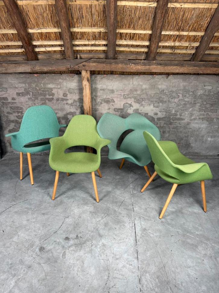 4 Vitra Organic design stoelen door Eero Saarinen, Huis en Inrichting, Stoelen, Zo goed als nieuw, Vier, Hout, Stof, Overige kleuren