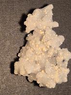 Gyroliet op prehniet uit India, Verzamelen, Mineralen en Fossielen, Ophalen of Verzenden