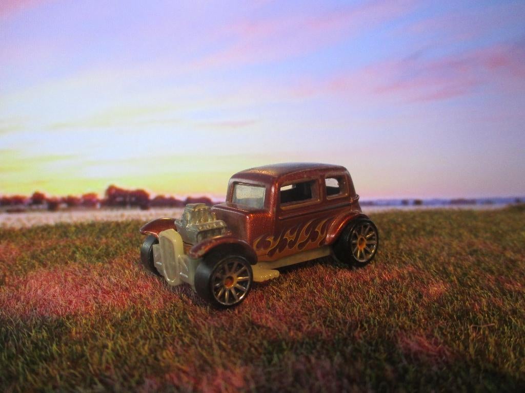 '32 Ford Vicky Mattel Hot Wheels Malaysia Brown metallic, Hobby en Vrije tijd, Modelauto's | Overige schalen, Ophalen of Verzenden